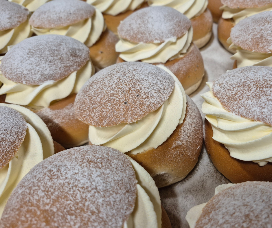 Semlor för avhämtning i fabriksbutik